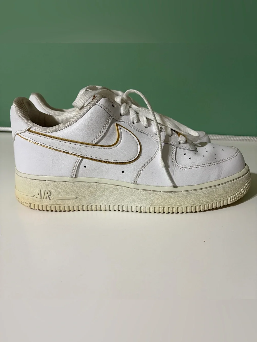 Nike Air Force 1 07 ESS Metallic Gold W Size 7.5